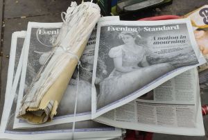 Pri poslednom foten&iacute; vyzerala kr&aacute;ľovn&aacute; krehko, ale veselo, spom&iacute;na fotografka (FOTO)