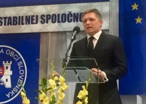 Fico si spomenul na m&eacute;di&aacute;, prostit&uacute;tky a nezn&aacute;mych hercov