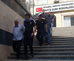 Pred s&uacute;dom v Istanbule sa objavilo 21 zadržan&yacute;ch novin&aacute;rov