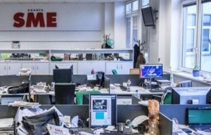 Redakcia SME sa di&scaron;tancuje od čl&aacute;nku, tvrd&iacute;, že je to podvrh