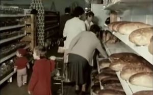 Koľko času sme museli na k&uacute;pu telev&iacute;zora, mlieka či kuraťa pracovať v roku 1989 a koľko dnes?