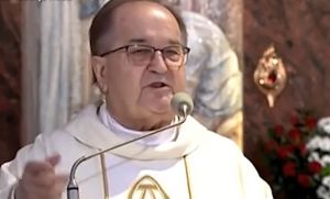 Kontroverzn&yacute; poľsk&yacute; kňaz a &scaron;&eacute;f r&aacute;dia Maryja pob&uacute;ril slovami o zneuž&iacute;van&iacute; det&iacute; (VIDEO)