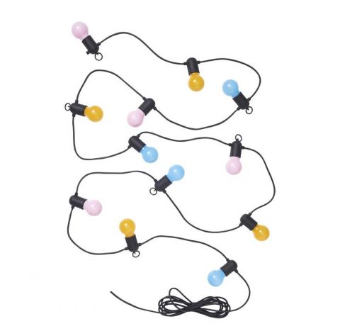 Pozor, m&aacute;te z IKEA tieto led lampy a reťaze? Vr&aacute;ťte ich, hroz&iacute; pri nich riziko &uacute;razu elektrinou (FOTO)