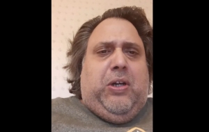 Na COVID-19 zomrel bloger a redaktor Kmeťo, pred smrťou zverejnil video (VIDEO)