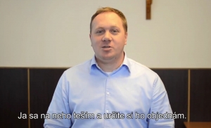 Poslanec rob&iacute; reklamu nov&yacute;m novin&aacute;m Slovo+