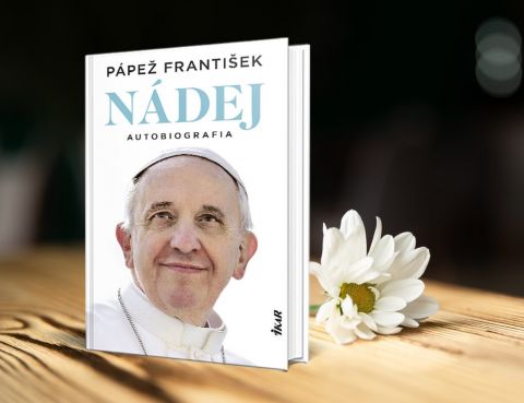 P&aacute;pež Franti&scaron;ek a jeho autobiografia N&aacute;dej. Odhalenia, &uacute;vahy aj anekdoty (VIDEO)