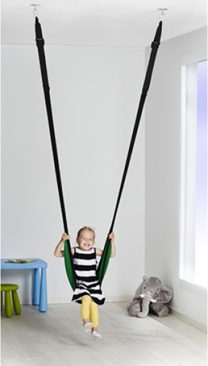 Ikea priznala chybu. Sťahuje z trhu hojdačku a vracia peniaze