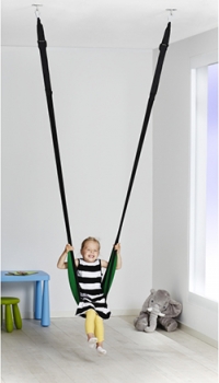Ikea priznala chybu. Sťahuje z trhu hojdačku a vracia peniaze