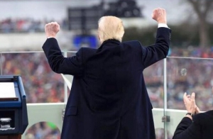 Trump označil za svoj &uacute;spech &uacute;dajn&yacute; pokles obľuby m&eacute;di&iacute; v USA. Pravda je in&aacute;