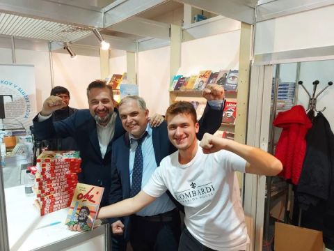 V platforme na ochranu slobody tlače m&aacute; novin&aacute;rov zastupovať kontroverzn&yacute; novin&aacute;r, ktor&yacute; propaguje La&scaron;&scaron;&aacute;kov&uacute;, Danny Koll&aacute;ra či Blahu