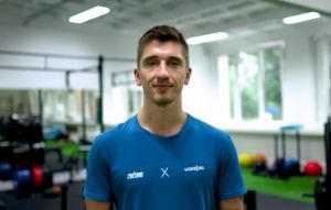 Zn&aacute;my tr&eacute;ner vysvetľuje, ako sa dostať do du&scaron;evnej pohody spr&aacute;vnym d&yacute;chan&iacute;m