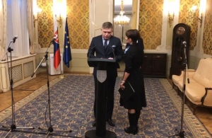 Svetov&eacute; m&eacute;di&aacute;: Ficova ponuka je zl&yacute; vtip, Fico stratil kontakt s realitou