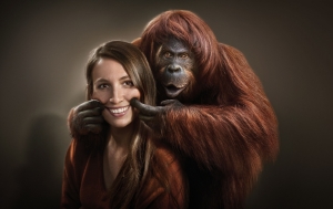 &Uacute;smev v&aacute;m vyk&uacute;zli orangutan