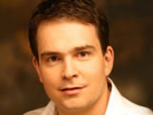 Moder&aacute;tor RTVS moderuje akciu mlad&yacute;ch Smer&aacute;kov