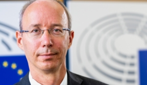 Nov&yacute;m ved&uacute;cim Kancel&aacute;rie Eur&oacute;pskeho parlamentu na Slovensku je b&yacute;val&yacute; novin&aacute;r