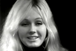 Noviny sa musia ospravedlniť. S&uacute;d potvrdil, že Vondr&aacute;čkov&aacute; nepodp&iacute;sala Antichartu