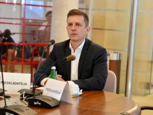 Na ministerstve podľa PS rokuje riaditeľ č&iacute;nskej digit&aacute;lnej cenz&uacute;ry