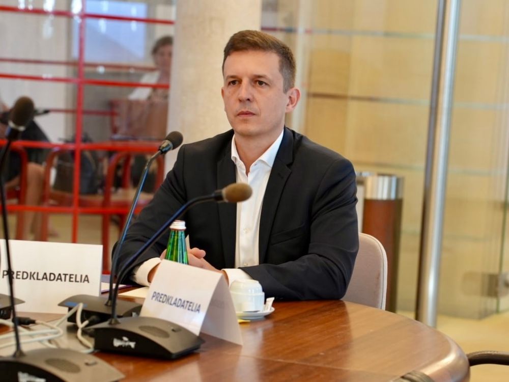 Na ministerstve podľa PS rokuje riaditeľ č&iacute;nskej digit&aacute;lnej cenz&uacute;ry