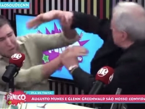 V živom vysielan&iacute; v Braz&iacute;lii sa pobili zn&aacute;mi novin&aacute;ri (VIDEO)