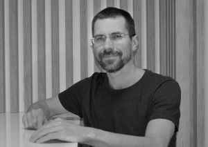 Vo veku 44 rokov zomrel &scaron;&eacute;fredaktor Korz&aacute;ra Jaroslav Vr&aacute;beľ