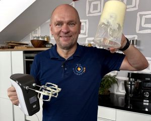 Richard Sul&iacute;k var&iacute; už aj v Bez serv&iacute;tky (FOTO)
