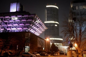 Kniha redaktorky Keď muži plač&uacute; cel&uacute; noc vych&aacute;dza op&auml;ť