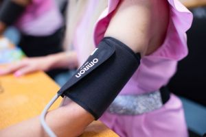 Zamestnanci V&scaron;ZP podporili glob&aacute;lnu kampaň May Measure Month, do merania krvn&eacute;ho tlaku sa zapojilo viac ako tis&iacute;c z nich