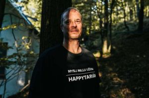 Happytari&aacute;n Ale&scaron; Bednař&iacute;k: Žime tak, aby sme si nemuseli brať dovolenku ako kompenz&aacute;ciu starost&iacute;