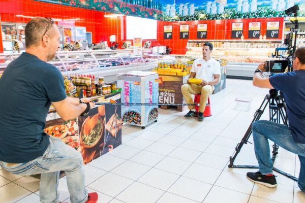 Matej Beňu&scaron; p&aacute;dloval v kanoe medzi rožkami a ovoc&iacute;m