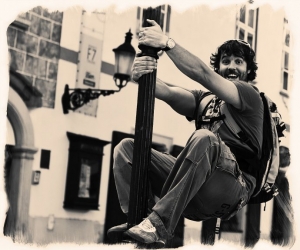 Moder&aacute;tor v slovenskom r&aacute;diu volal po celosvetovej rezerv&aacute;cii pre R&oacute;mov