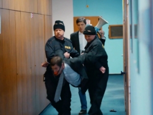 Pol&iacute;cia vyviedla moder&aacute;tora kv&ocirc;li slovenčine, dostal aj n&aacute;hubok