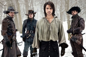 Na Mark&iacute;ze ide v&yacute;pravn&yacute; seri&aacute;l Mu&scaron;ketieri. Prin&aacute;&scaron;ame podrobnosti