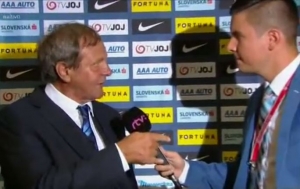 Redaktor RTVS sa v živom vysielan&iacute; ospravedlnil tr&eacute;nerovi za ot&aacute;zku